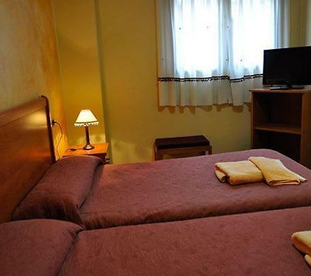 Hostal Puerta Del Valle La Cistérniga Exteriér fotografie